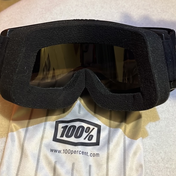 100% snow glasses - Picture 3 of 4